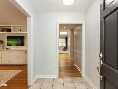 004-1280x960-foyer-entry