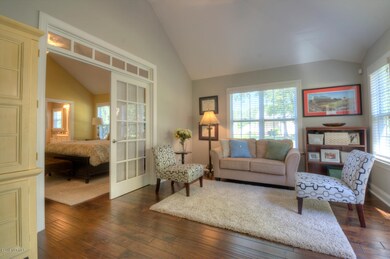 1025 Mill Creek Loop-large-007-19-Sittin