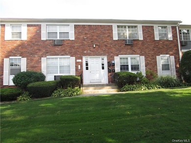 53 Doxbury Ln unit 53, Suffern, NY 10901 - photo 2