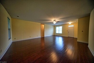 124 Ravencrest Dr, Statesville, NC 28625 - photo 3