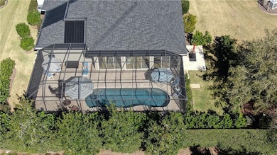 Double-layer Hedgerow behind Pool for Privacy