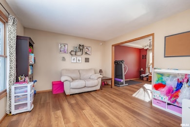 2429 W 60th Place, Davenport, IA 52806 - photo 2