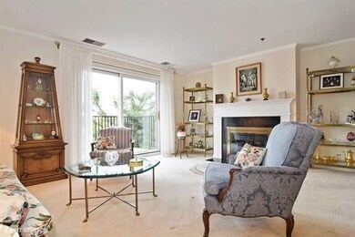 451 Town Place Cir unit 411W, Buffalo Grove, IL 60089 - photo 2