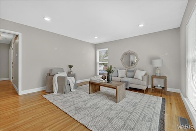 2215 Apple Bud Ln, Saint Louis, MO 63125 - photo 7