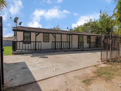 721 Doverside St unit 4, Houston, TX 77022 - photo 2