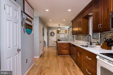 623 Tanglewood Dr, Sykesville, MD 21784 - photo 5