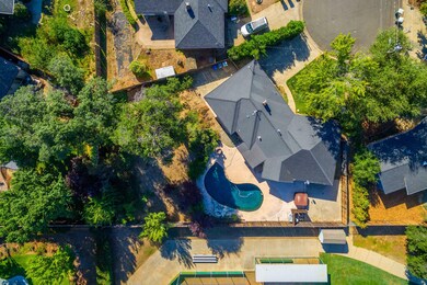 601 Rafael St, Redding, CA 96002 - photo 3