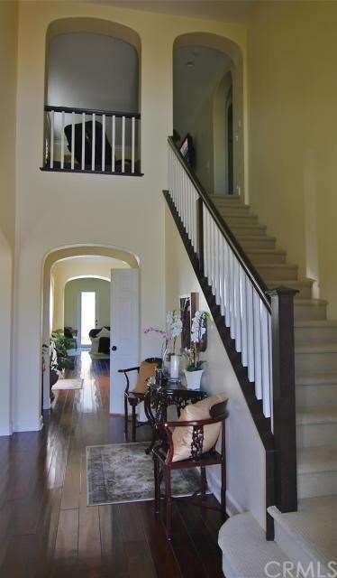 Arched doorways and recessed lighting.