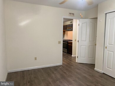 2004 Waters Edge Dr unit 2004, Newark, DE 19702 - photo 7