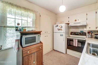 806 N Blackhoof St, Wapakoneta, OH 45895 - photo 7