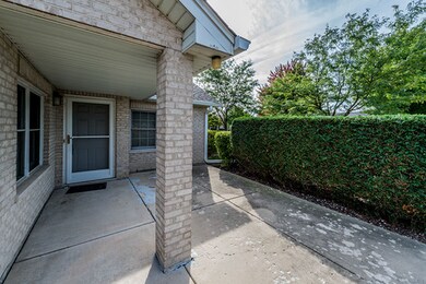 831 Havenshire Rd, Naperville, IL 60565 - photo 3