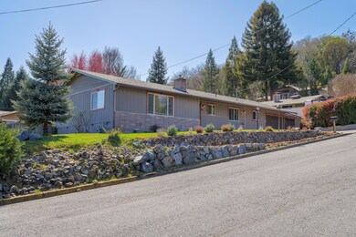 903 NW Hewitt Ln, Grants Pass, OR 97526 - photo 3