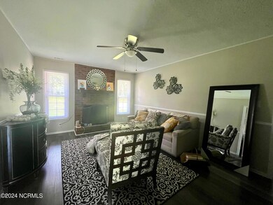 304 Wildwood Dr, Jacksonville, NC 28546 - photo 7