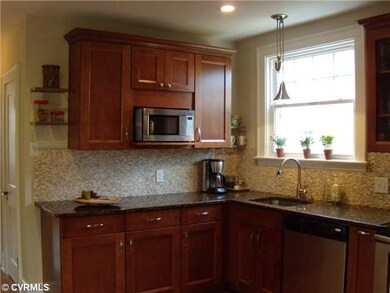 Kitchen - Recessed lighting and beautiful stone ba