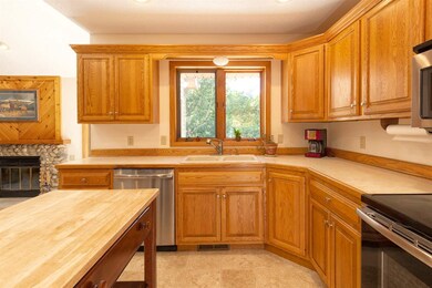 2726 Fandre Dr, Cedar Falls, IA 50613 - photo 5