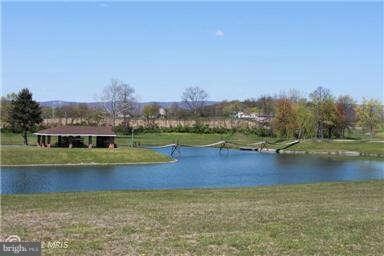 340 Meadowcreek Dr N, Chambersburg, PA 17202 - photo 4