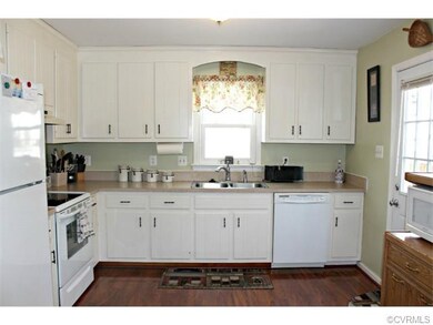 Cheery eat-in kitchen with access to the rear deck