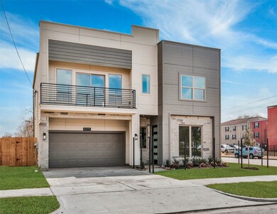 8215 Coffee St, Houston, TX 77033 - photo 2