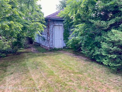 1030 Beech Street Yard:Garage