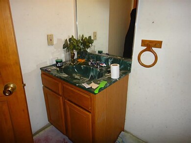 Master Bath/Spa Owner s unit: en-suite half bath