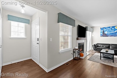 182 Barrington Cir, Lake Orion, MI 48360 - photo 3