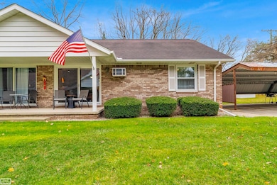 324 N Cedar St, Imlay City, MI 48444 - photo 3