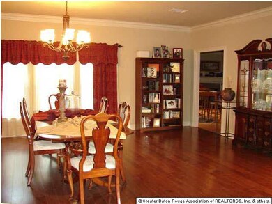 Forma Dining Area