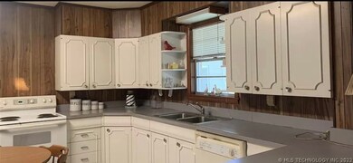 911 E Jefferson St, Hugo, OK 74743 - photo 3