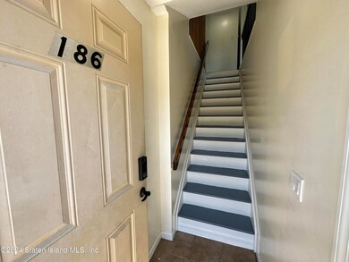 186 Lamped Loop unit 92, Staten Island, NY 10314 - photo 4