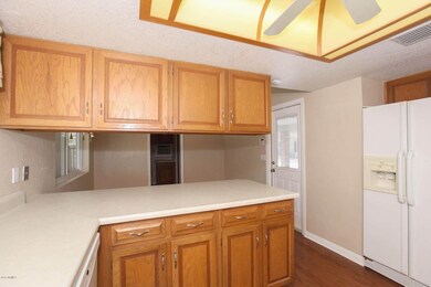 Kitchen w/Breakfast Nook