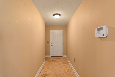 4701 Falcon Way-01