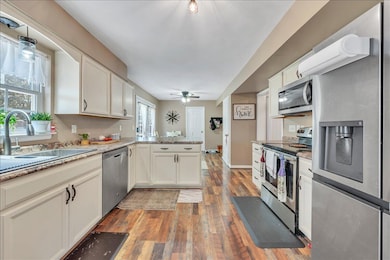 100 Chimney Sweep Ct, Goodview, VA 24095 - photo 2