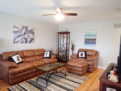 310 Mcdaniels Ln, Springboro, OH 45066 - photo 3