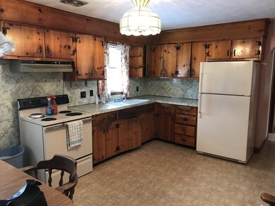 77 Moore St, Chicopee, MA 01013 - photo 4