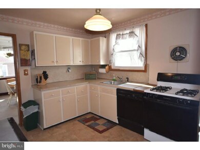 2610 Radcliffe Rd, Broomall, PA 19008 - photo 7