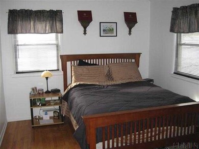 135 Circular St, Saratoga Springs, NY 12866 - photo 4