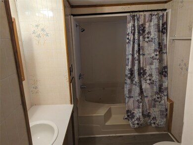 9810 Vaughn St, Gibsonton, FL 33534 - photo 7