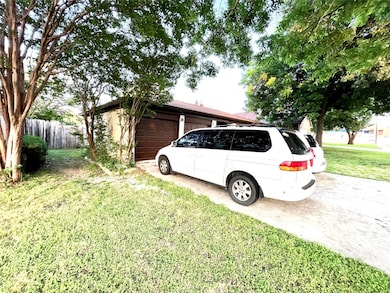 871 Perry Dr, Fort Worth, TX 76108 - photo 4