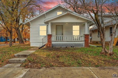 2016 SW 12th St, Topeka, KS 66604 - photo 2