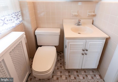 1052 Allengrove St, Philadelphia, PA 19124 - photo 6