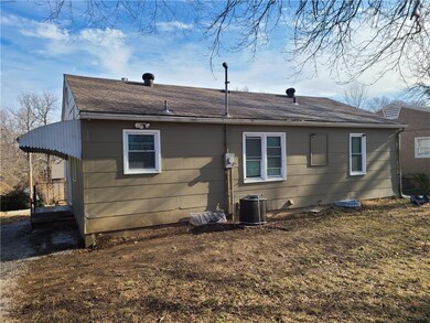 2510 S Hawthorne Ave, Independence, MO 64052 - photo 5