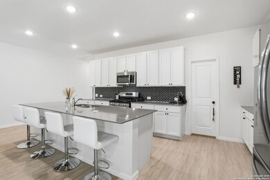 4935 Legacy Trail, von Ormy, TX 78073 - photo 5