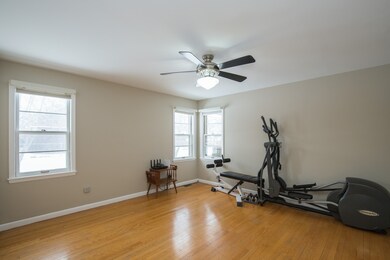 520 W Grove Ave, Waukegan, IL 60085 - photo 7