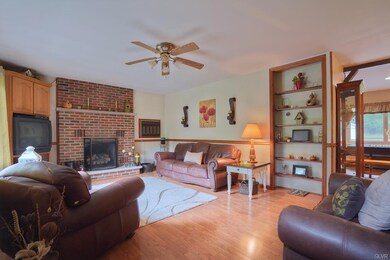 161 Longwoods Dr, Saylorsburg, PA 18353 - photo 4