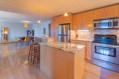 2051 Allen Blvd unit 402, Middleton, WI 53562 - photo 7