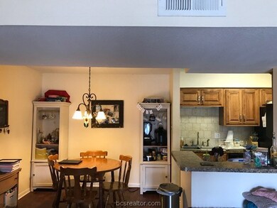 Kitchen/Dining Area