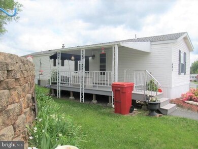 605 Brookstone Dr, Reading, PA 19606 - photo 2