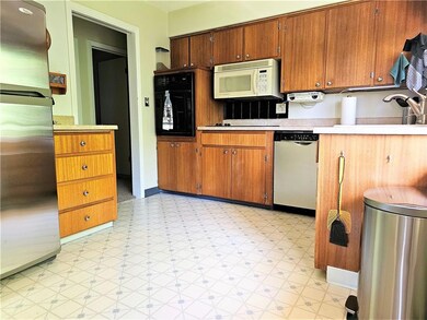 3929 Oakshire Rd, Des Moines, IA 50310 - photo 5