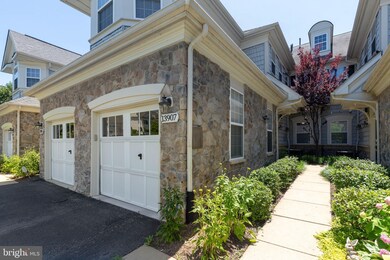 13907 Gullane Dr unit 106, Woodbridge, VA 22191 - photo 2