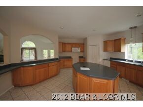 LARGE KITCHEN